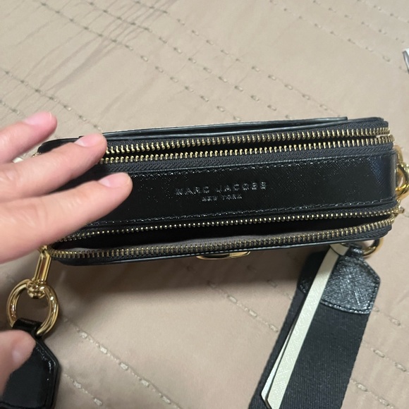 Marc Jacobs Cream Crossbody Bag with Gold Accents - Picture 12 of 16
